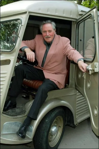 Est noir quand il est plein de sang, c'est le...