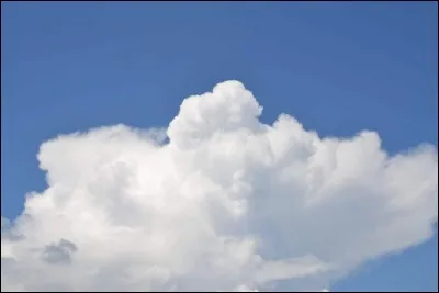 À quelle altitude la stratosphère se situe-t-elle ?