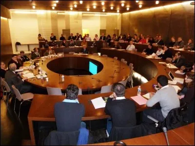 Entretien, ou conf&eacute;rence, entre plusieurs personnes !