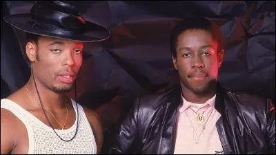 Qui a chanté "Magic's Wand" en 1982 ?