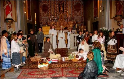 Traditionnellement, à quelle heure la messe du 24 décembre au soir commence-t-elle ?