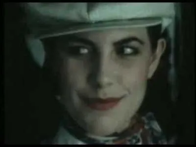 D'aprs Lio, qu'est-ce que Mona Lisa attend ?