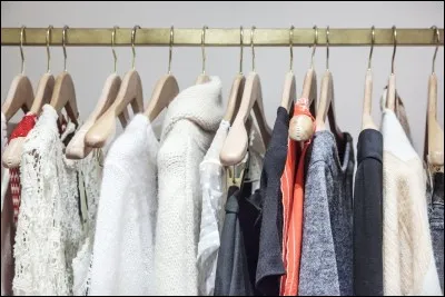 Quelle chaussure est l'intruse ?