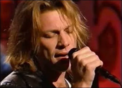 ''Always'' de Bon Jovi est aussi le titre d'un film de 1989 qui raconte l'histoire d'un pompier de l'air décédé dans un accident dont l'esprit reste près des siens. Qui l'a réalisé ?