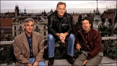 ''High Hopes'' est un titre de l'album ''The Division Bell'' de Pink Floyd. La Division Bell est une cloche qui indique aux parlementaires britanniques que les débats vont reprendre. Où se trouve-t-elle ?