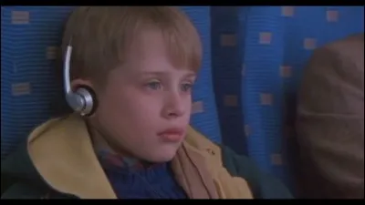 Kevin écoute de la musique dans l'avion quand soudain il remarque en regardant par le hublot qu'il s'est trompé de destination ! Dans quelle ville Kevin a-t-il atterri ?