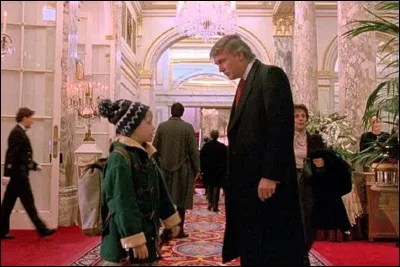 Quand Kevin va à l'hôtel, il croise un homme qui deviendra président des États-Unis. Quel est son nom ?
