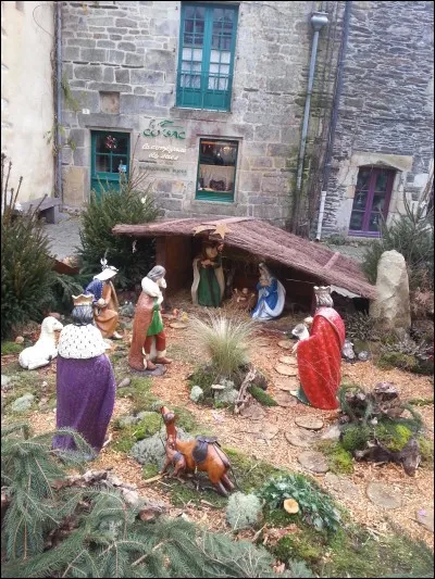 Complétez les paroles : ''Il est né le divin enfant, chantons tous".