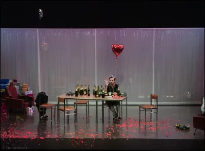 "Une maison de poupée" est une pièce de théâtre d'Henrik Ibsen.