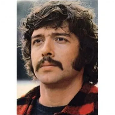 Quel est le prénom de ce chanteur qui porte le même nom qu'une ville d'Eure-et-Loir ?