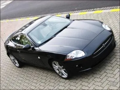 Quelle est la marque de cette voiture ?