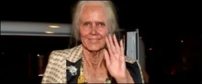 Elle n'en est pas à son coup d'essai, le déguisement doit être sa seconde nature !