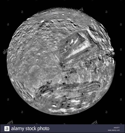 Autour de quelle planète gravite Miranda ?