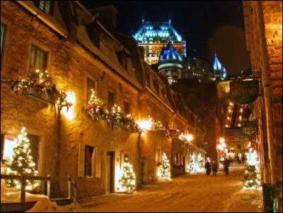 C'est un site magnifique pour les fêtes d'hiver : déjà son carnaval est des plus joyeux. Pour Noël, déambulez aussi dans les rues du quartier Petit-Champlain, le Croissant du Vieux-Port et la Place Royale. 
On pense à l'écologie : les technologies utilisées permettent d'illuminer avec une faible empreinte sur l'environnement. Les systèmes sont LEED et les conceptions sont écoénergétiques.