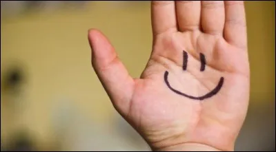 Quel comique s'est fait connaître avec sa phrase culte "Je vais bien, tout va bien, je suis gai, tout me plaît" ?