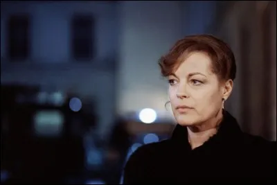 Dans ce film de Claude Miller, sorti en 1981, elle est Chantal Martinaud qui se suicide après la découverte qui a innocenté son mari. De quel film s'agit-il ?