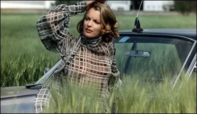 Dans "César et Rosalie", si Romy Schneider est Rosalie, personnage féminin principal du film, quel acteur est César ?