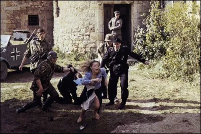 Romy Schneider est Clara Dandieu dans ce film dramatique réalisé par Robert Enrico, dont l'action se déroule dans la France occupée de 1944. De quel film s'agit-il ?