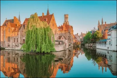 Lequel de ces bâtiments ou monuments se trouve à Bruges ?