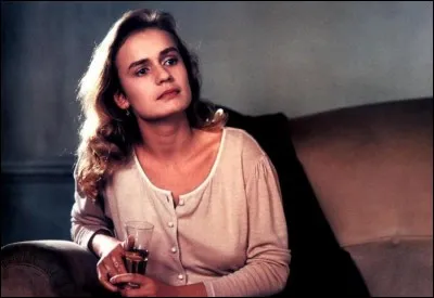 Dans ce film de Claude Sautet tourné l'année suivante, elle est Francine, partagée entre Martial, le fils de bonne famille joué par Daniel Auteuil et Fernand, son petit ami joué par Vincent Lindon. Quel est ce film ?