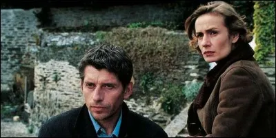 Elle tourne à nouveau avec Chabrol dans ce film sorti en 1999 dans lequel elle est Vivianne Sterne dont le mari joué par Jacques Gamblin est soupçonné de meurtres. Quel est ce film ?