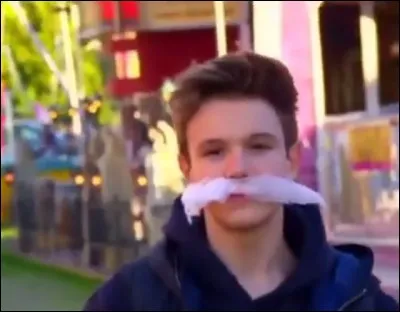 Quel est le nom de famille de Lenni-Kim ?