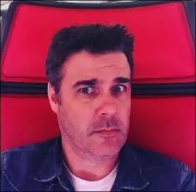 Comment s'appelle le manager de Lenni-Kim ?