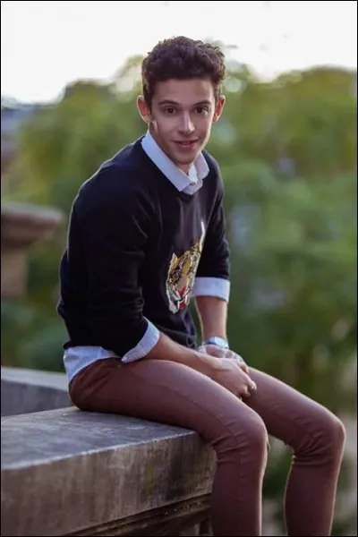 Comment s'appelle le personnage qu'il interpr&egrave;te dans "Violetta" ?