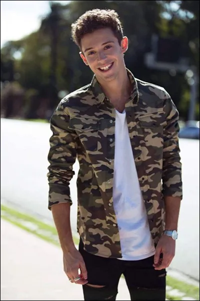 Ruggero Pasquarelli joue le rôle de :