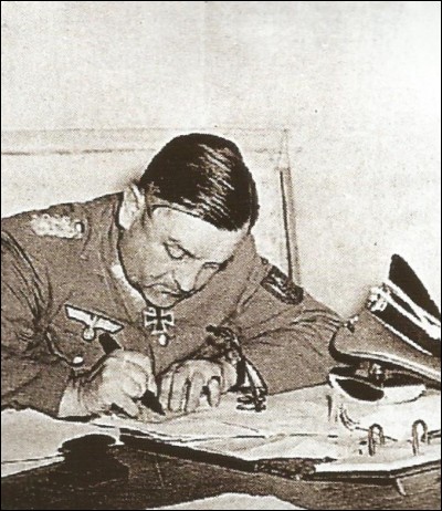 À Paris, en 1944, le général von Choltitz signe les ordres de cessez-le-feu le...
