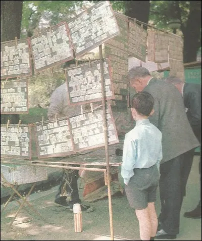 À Paris, pour trouver des timbres postaux, il y a un endroit spécialisé : lequel ?