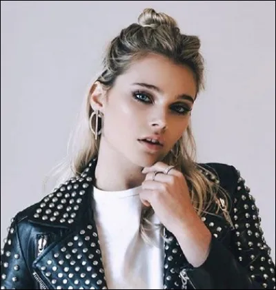 Comment s'appelle sa sur ?