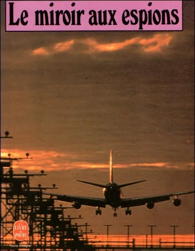 Quel écrivain britannique a publié juste après "L'espion qui venait du froid" le roman "Le miroir aux espions" ?