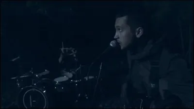 Le clip "..." a été tourné dans une forêt