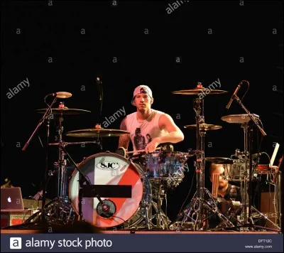 Comment s'appelle le batteur ?