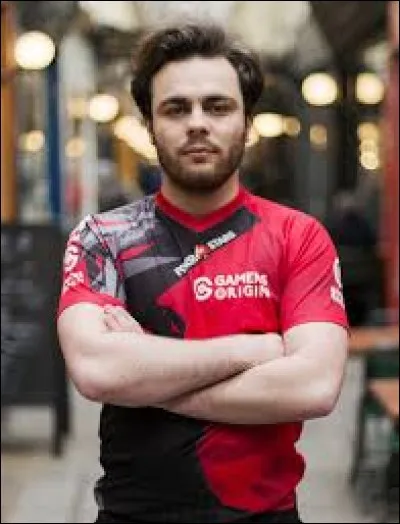 Qui est ce youtubeur ?