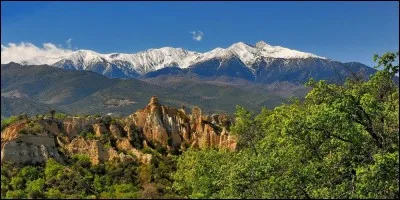 La multiplication 3×22 donne pour nom de département...