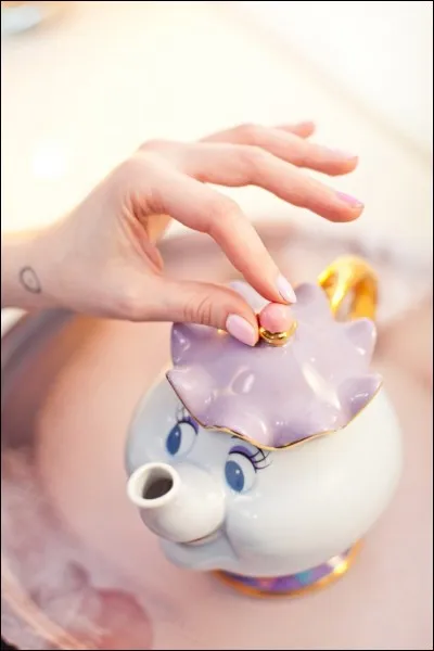 Comment s'appelle la théière ?