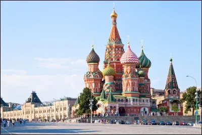 Sa plus grande ville est Moscou.