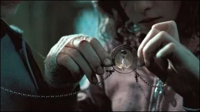 À l'infirmerie, Albus Dumbledore fait comprendre à Hermione qu'elle doit utiliser son retourneur de temps afin de sauver Sirius Black. Mais quelle heure est-il et où Sirius est-il enfermé ?