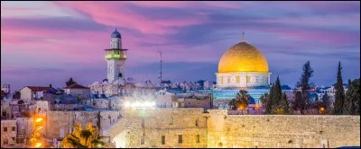 Quelle est la couleur de l'étoile de David sur le drapeau israélien ?