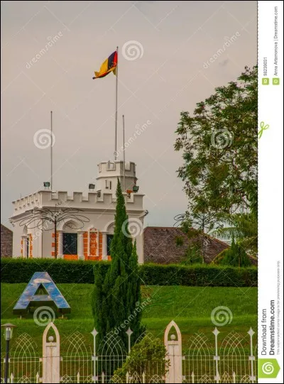 Comment s'appelle le gouverneur de la Malaisie ?