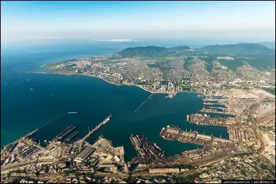 Cette ville russe de 200 000 habitants, grand port sur la Mer Noire, c'est :