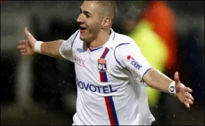 En quelle année l'OL cède-t-il Karim Benzema au Real Madrid pour la somme de 41 millions d'euros (bonus compris) ?