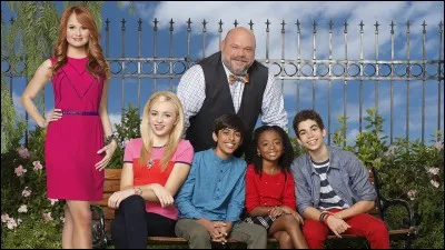 Lequel des enfants a un lézard géant pour ami ?