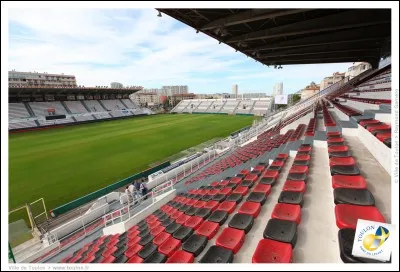 Où se trouve ce stade ?