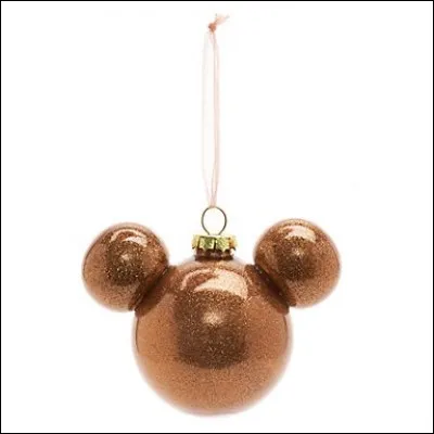 Cette boule de Noël est censée représenter Mickey mais on peut aussi y voir une molécule d'eau !
Dans ce cas, les oreilles de Mickey représentent des atomes...