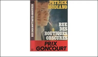 En règle générale, les romans de Patrick Modiano ont plutôt pour toile de fond :