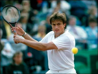 Ce joueur de tennis a été finaliste à Roland-Garros en 1988, y a remporté, avec Yannick Noah, le titre en double en 1984 et a participé à la victoire de la France en coupe Davis en 1991. C'est ...