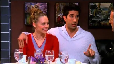 Quel est le prénom de la jeune étudiante avec laquelle Ross sort au cours de la saison 6 ?